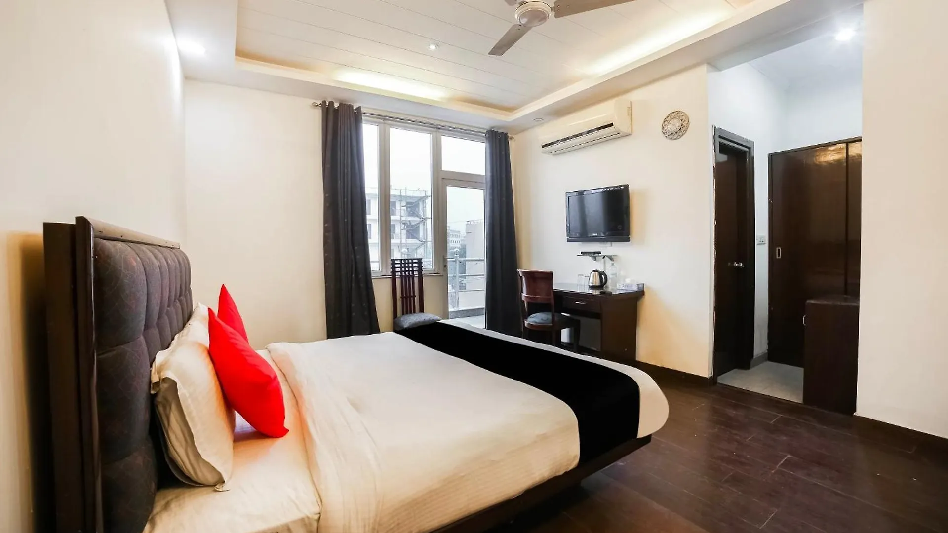 Collection O Satguru House Hotel Gurgaon Indien