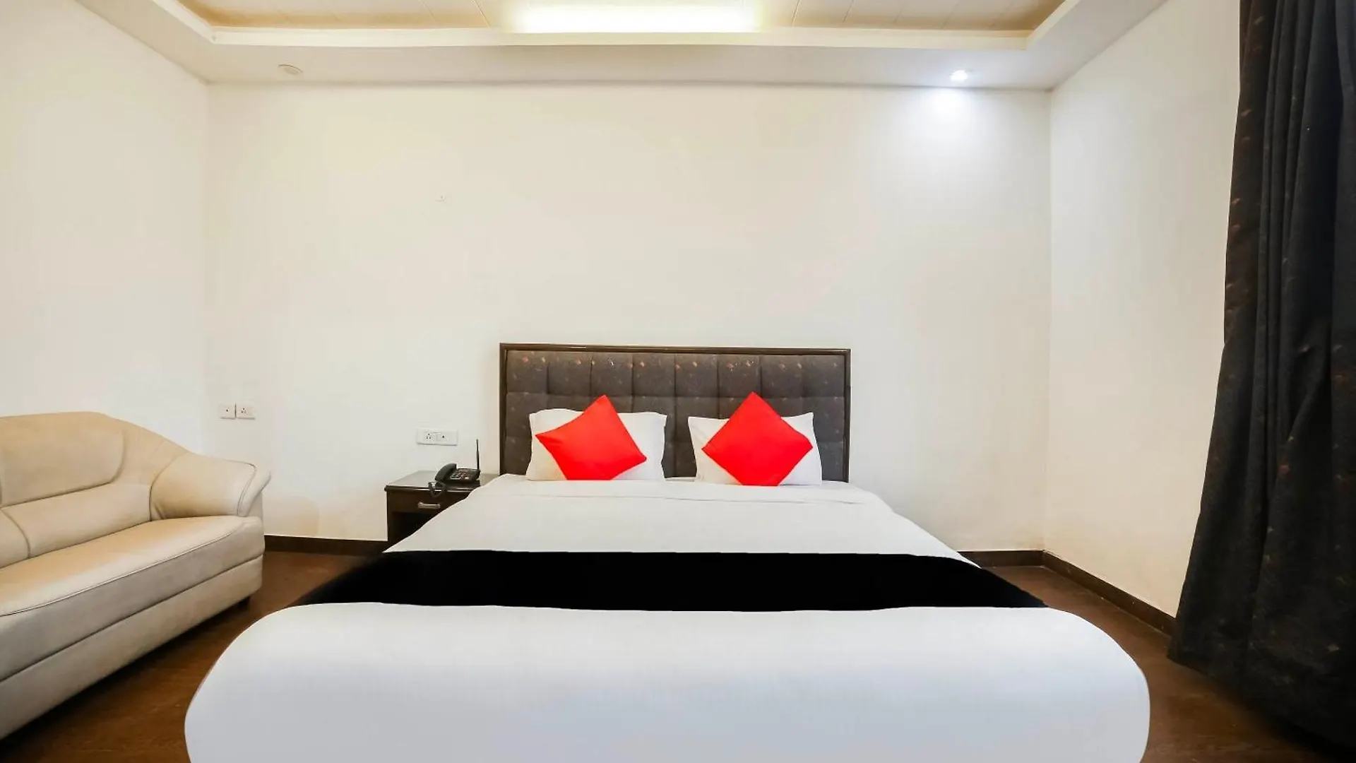 Collection O Satguru House Hotel Gurgaon