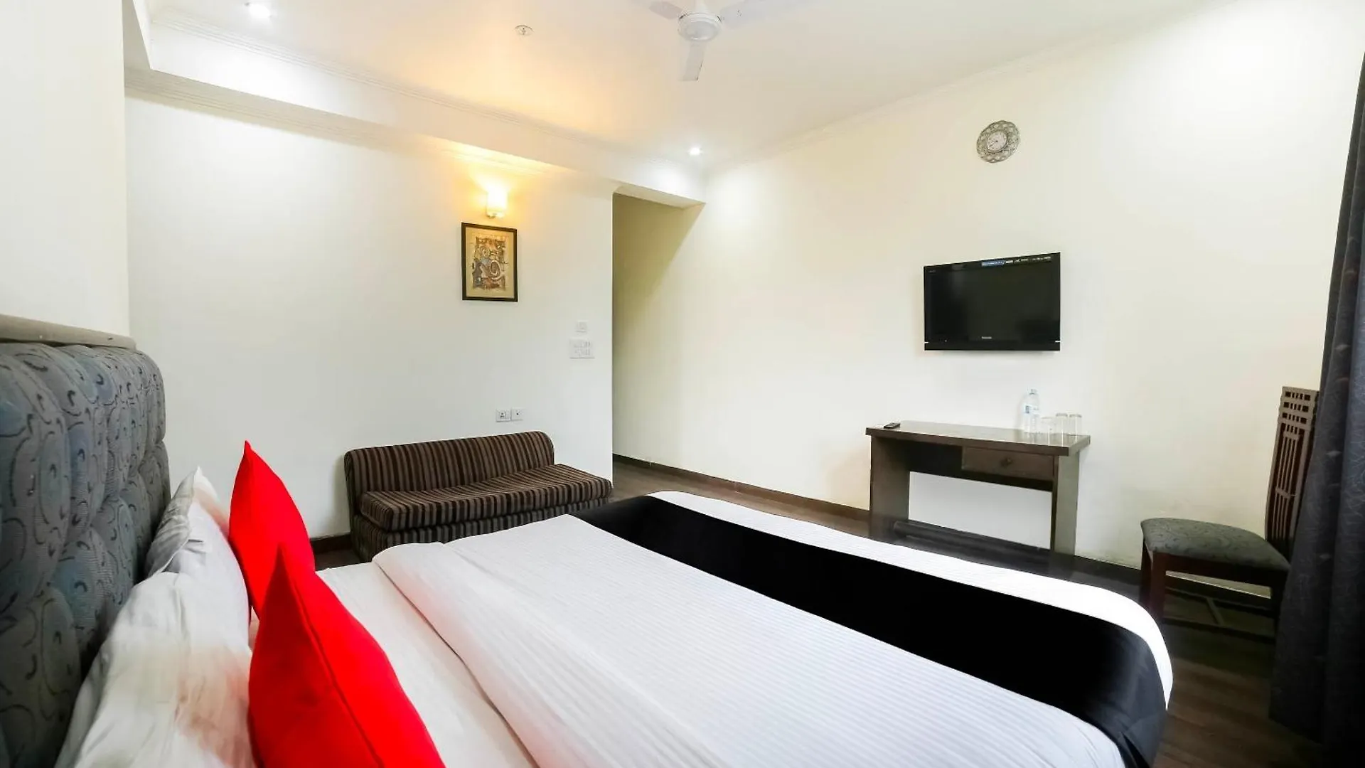 Collection O Satguru House Hotel Gurgaon