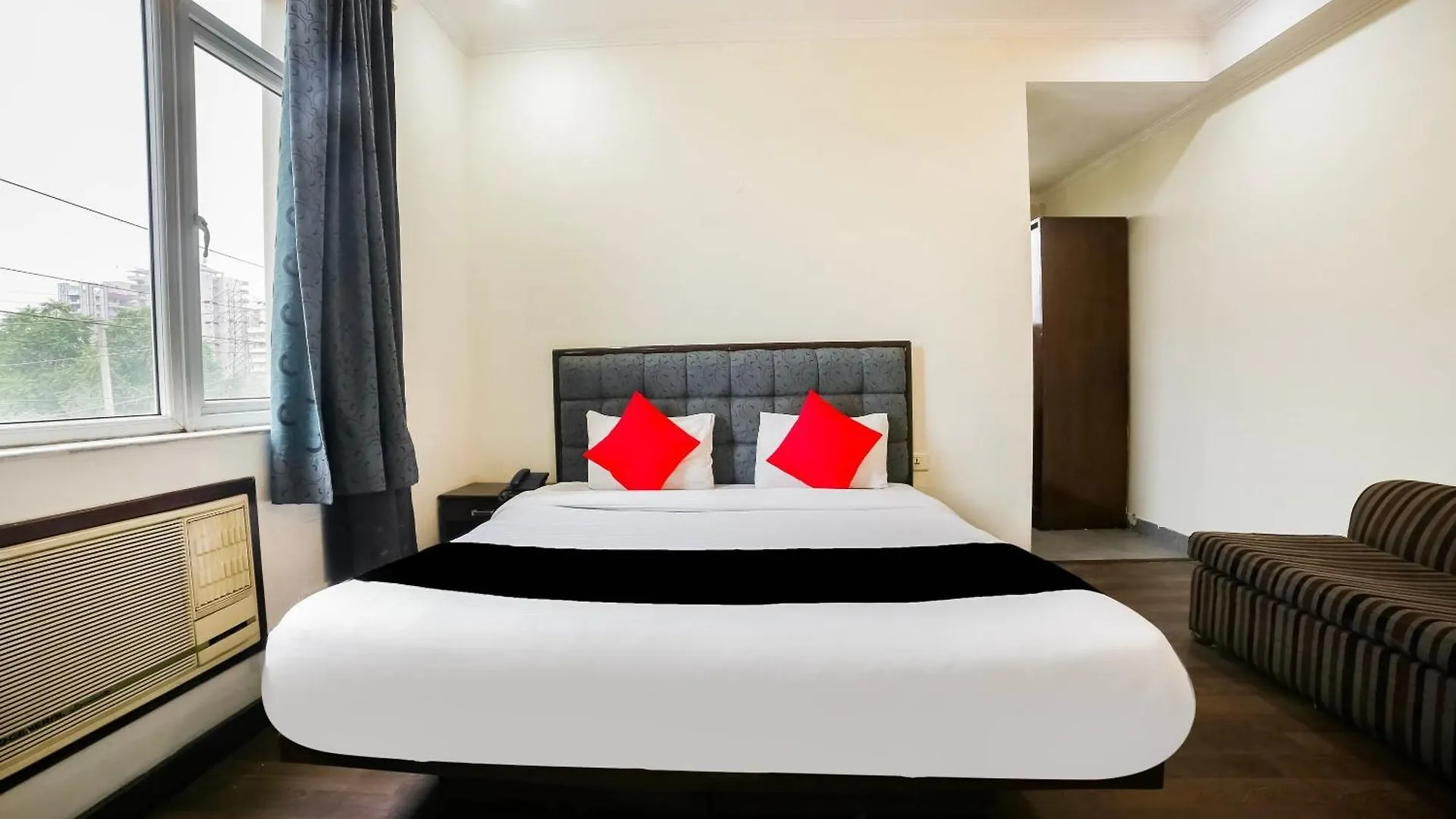 Collection O Satguru House Hotel Gurgaon