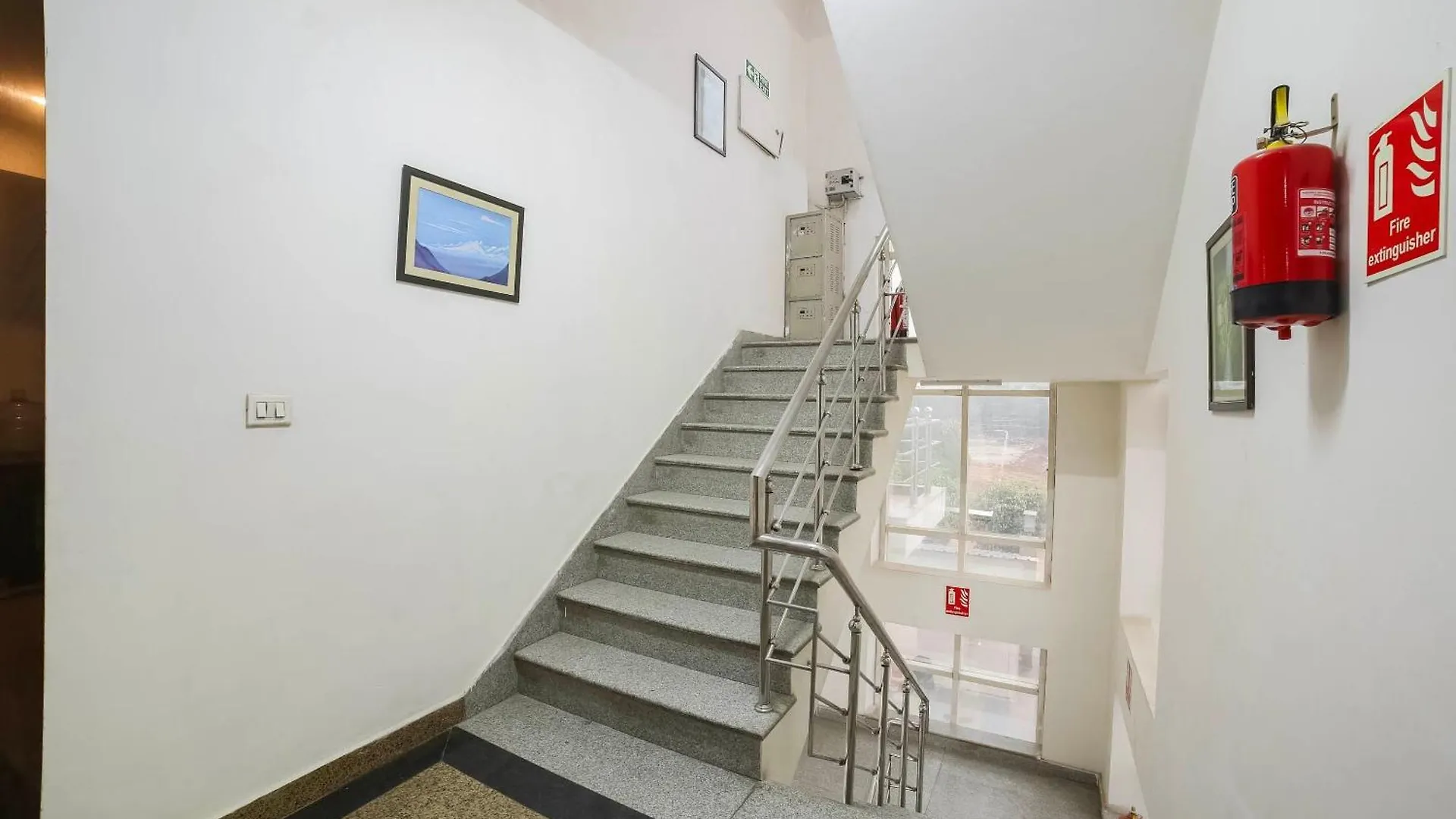 Collection O Satguru House Hotel Gurgaon 4*,  India