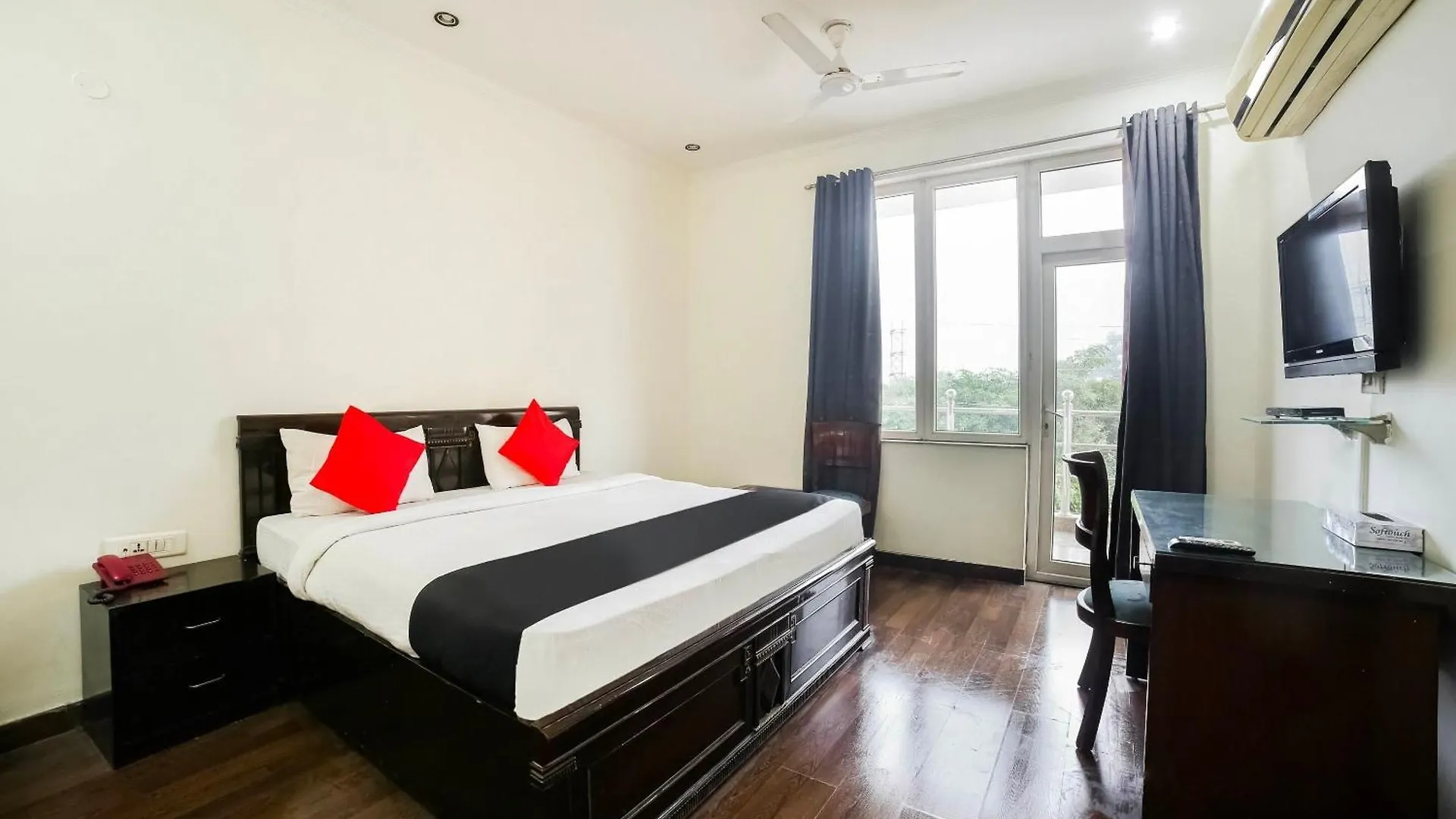 Collection O Satguru House Hotel Gurgaon